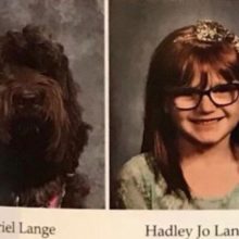 Escola surpreendeu uma garotinha ao incluir uma foto de seu cão de serviço